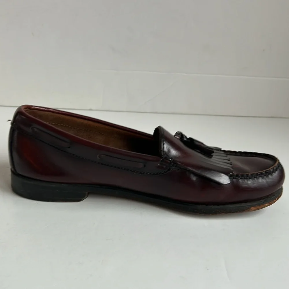 G.H. Bass & Co burgundy tassel kiltie Weejuns loafers drees shoes slip ons